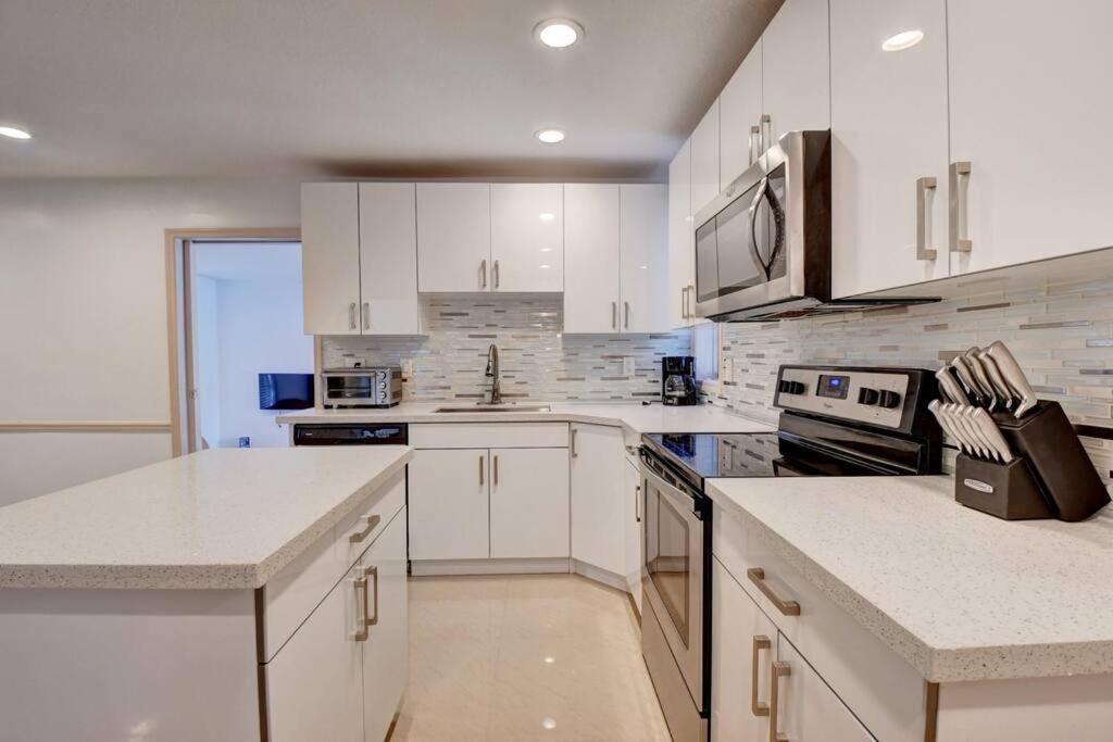 5 Bedroom Mansion With Pool And Non-Heated Jacuzzi Games In Boynton Beach Exterior photo