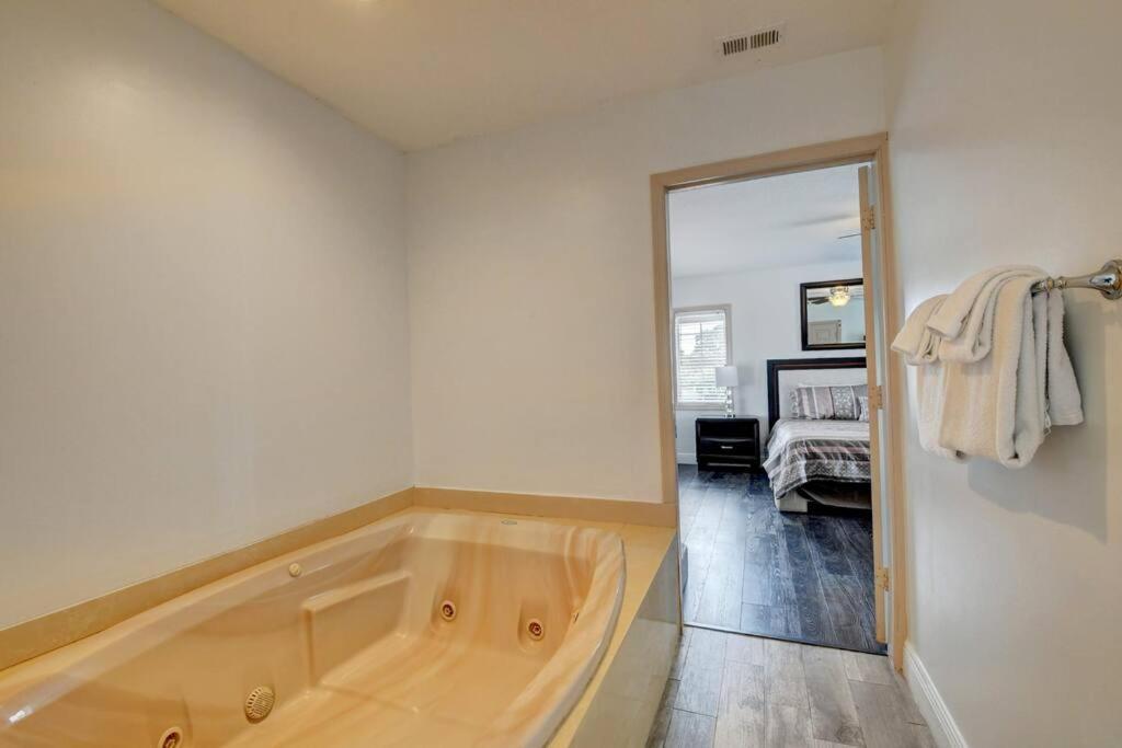 5 Bedroom Mansion With Pool And Non-Heated Jacuzzi Games In Boynton Beach Exterior photo